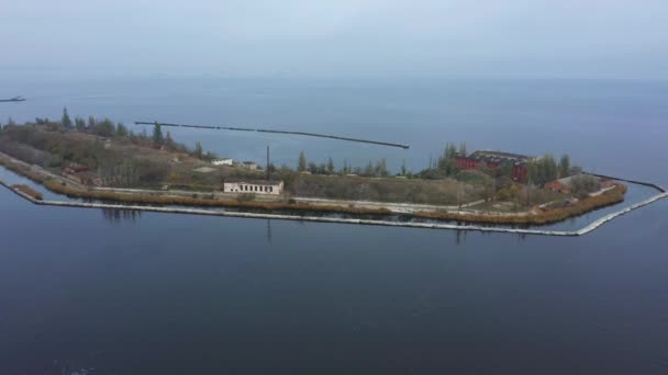 Veduta aerea dell'isola nel mezzo del Mar Nero . — Video Stock