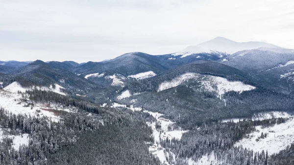 Mount Hood coberto de neve de inverno, Tiro do ar — Fotografia de Stock