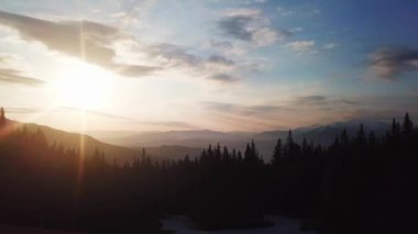 Sisli Himalaya Dağları günbatımı ışıkları. UHD, 4k