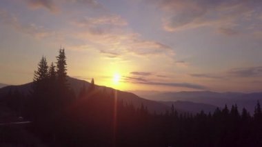 Sisli Himalaya Dağları günbatımı ışıkları. UHD, 4k