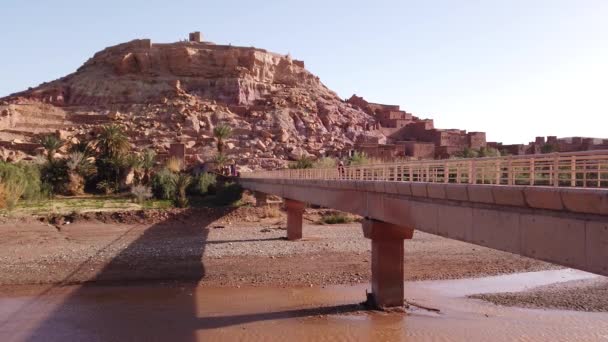 摩洛哥阿特拉斯山脉的 Kasbah Ait ben Haddou, — 图库视频影像