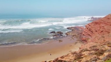 Legzira sahilinde doğal kemer, Fas 'ta Atlantik kıyısı, Afrika, 4k