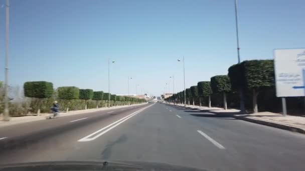 Vista de um carro que conduz na estrada ao longo da costa atlântica, Marrocos, África, 4k — Vídeo de Stock