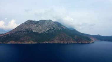 Hava uçuş Türkiye'nin Karadeniz Bölgesi dağ ormanda yukarıda vurdu. Nebiyan Dağı.