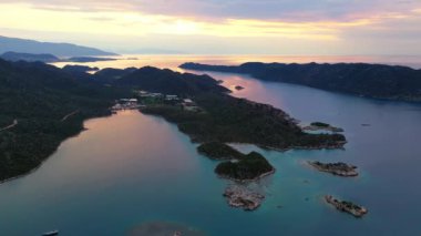 Akdeniz 'de gündoğumu. havadan çekim