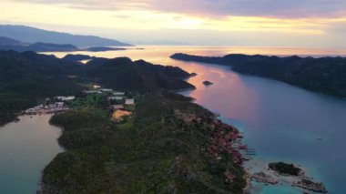 Akdeniz 'de gündoğumu. havadan çekim