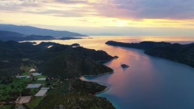 Akdeniz 'de gündoğumu. havadan çekim