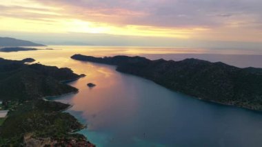 Akdeniz 'de gündoğumu. havadan çekim