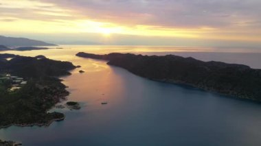 Akdeniz 'de gündoğumu. havadan çekim