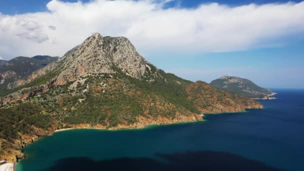 土耳其黑海地区山区森林上空的空中射击飞行。内比扬山. — 图库视频影像