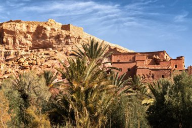 Fas Atlas Dağları Ouarzazate yakınlarındaki Kasbah Ait Ben Haddou Amazing görünümü. 1987'den beri Unesco Dünya Mirası. Sanatsal resim. Güzellik dünyası.
