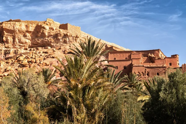 Prachtig uitzicht op Kasbah Ait Ben Haddou in de buurt van Ouarzazate in het Atlas gebergte van Marokko. UNESCO-werelderfgoedlocatie sinds 1987. Artistieke beeld. Beauty World. — Stockfoto