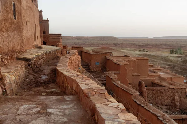 Csodálatos kilátás Kasbah AIT ben Haddou közelében Ouarzazate az Atlasz-hegység Marokkó. 1987 óta az UNESCO Világörökség része. Művészi kép. Szépségvilág. — Stock Fotó