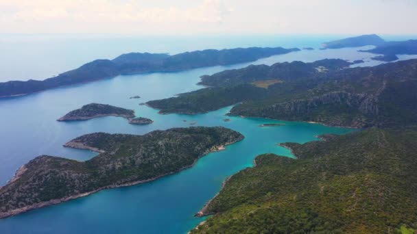 항공 터키의 흑해 지역에서 산 숲 위의 비행을 촬영. Nebiyan 산. — 비디오