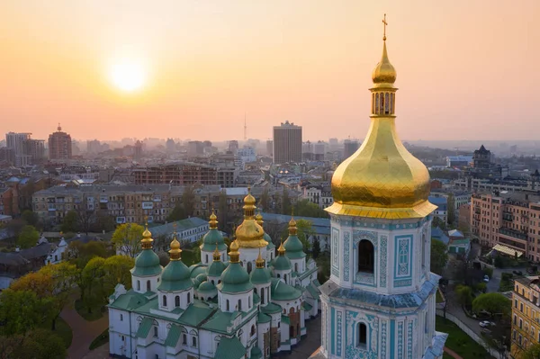 Vedere aeriană spre Piața Sofievskaia și Catedrala Sfânta Sofia din Kiev, Ucraina. Vedere turistică. baroc ucrainean — Fotografie, imagine de stoc