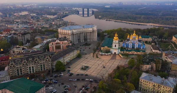 Повітряна зйомка Михайлівського собору в Києві — стокове фото