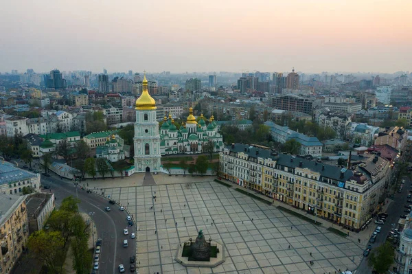 Sofievskaya Meydanı ve St. Sophia Katedrali Kiev, Ukrayna Hava görünümünü. Turist görme. Ukrayna Barok