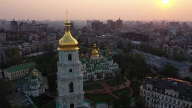 Ayasofya Katedrali etrafında uçan drone, Kiev, Ukrayna