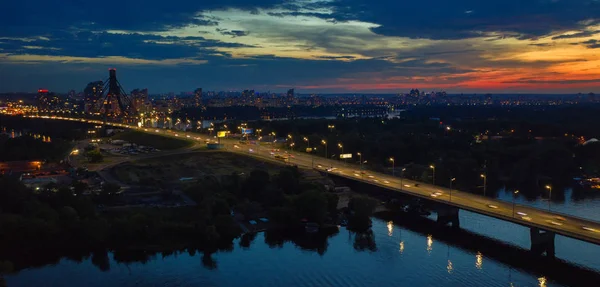 Вечірній вид з даху Києва. Київ, Україна — стокове фото