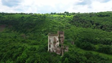Eski kale Ukrayna Chernivtsi bölgesinin Harabeleri