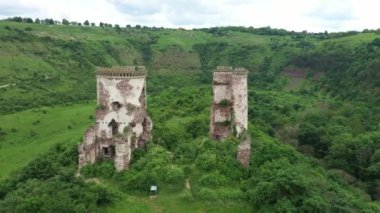 Eski kale Ukrayna Chernivtsi bölgesinin Harabeleri