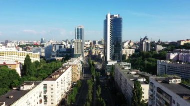 Kiev modern binaların Drone hava bir göl, Ukrayna bakan