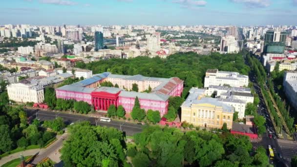 Kiev modern binaların Drone hava bir göl, Ukrayna bakan — Stok video