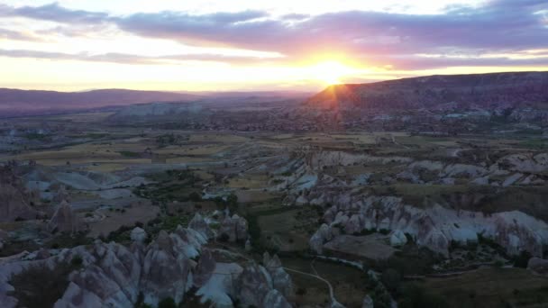 Geweldige zonsopgang in de vallei van Cappadocië — Stockvideo