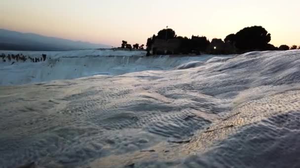 Vatten i pooler och travertin formationer i pamukkale, Turkiet — Stockvideo