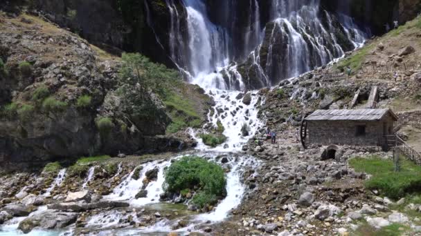 Fák és Bridalveil őszi-kanyon Törökország — Stock videók