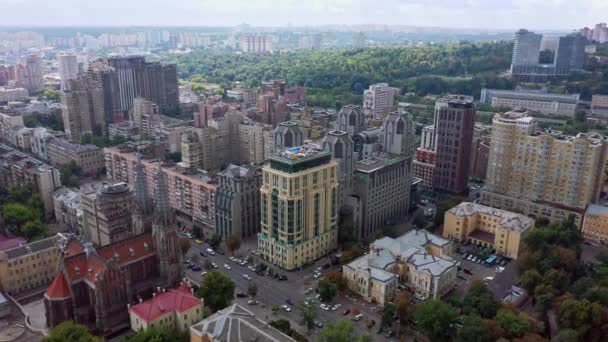 Hermoso metraje de Kiev, iglesia del centro de la ciudad y arquitectura — Vídeos de Stock