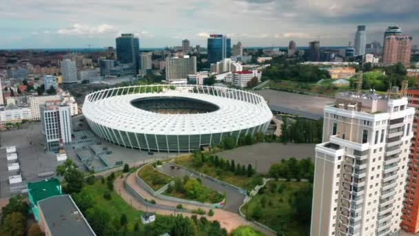 Beautiful footage of Kiev, city center. Stadium architecture — Stock Video