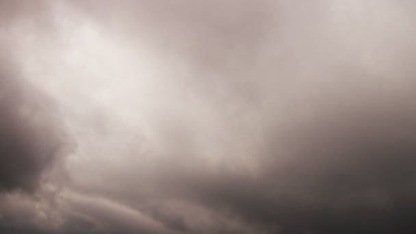 PUFFY CLOUDS, Puffy fluffy white clouds blue sky time lapse motion background. Bright blue sky puffy fluffy white cloud cloudscape cloudy heaven. Puffy fluffy white cloud blue sky background. — Stock Video