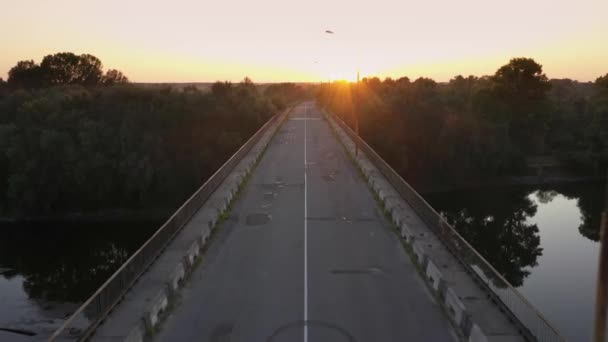 Lotnicze strzał mostu, pływające nad mostem 4 — Wideo stockowe