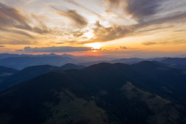 Dağlarda gün batımı çok güzel.