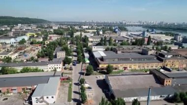 Hava manzaralı park üretim tesisi. Sanayi şehrinde üretim alanı.