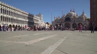 Venedik 'teki Doges Palace Doges ve San Marco Meydanı Hiperlapse Video, Venedik. İnsanlar Venice City meydanını ziyaret ediyor San Marco.