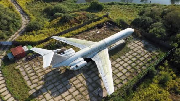 Planche d'avion abandonnée numéro un de l'ancien secrétaire du parti communiste Leonid Brezhnev . — Video