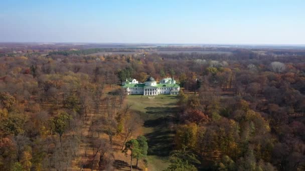 Україна. Палац Кахановки і парк-ансамбль. Поряд з селищем Ічнянського району Чернігівської області України. 4k касет відео — стокове відео