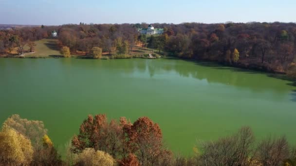 Ucraina. Palazzo Kachanovka e complesso del parco. Vicino al villaggio della regione di Ichnyansky dell'area di Chernigov di Ucraina. 4K filmato video — Video Stock