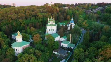 Kiev, Vydubitsky Saint Michael Manastırı ve Dnepr Nehri