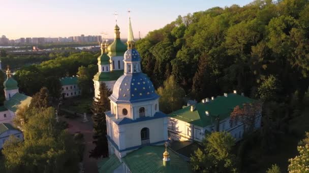 Kiev, Vydubitsky Saint Michael monastery and river Dnepr — Stock Video
