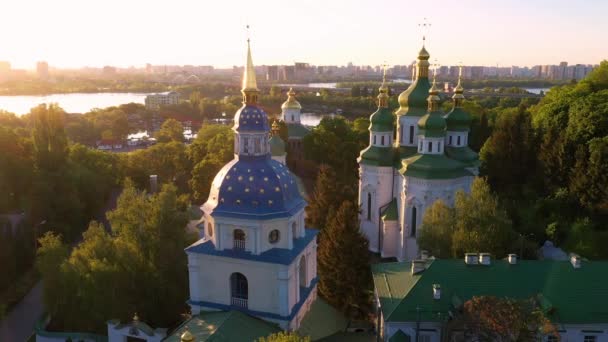 Kiev, Vydubitsky Saint Michael monastery and river Dnepr — Stock Video
