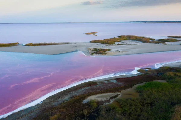 Shooting from air to pink salt lake with amazing patterns on the water — Stock Photo, Image