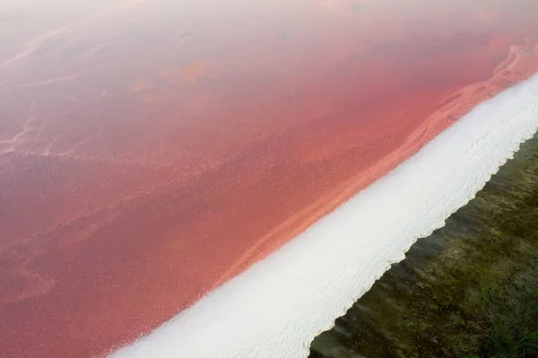 Shooting from air to pink salt lake with amazing patterns on the water — Stock Photo, Image