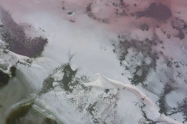 Shooting from air to pink salt lake with amazing patterns on the water — Stock Photo, Image