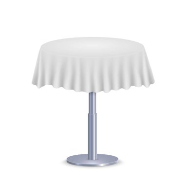 Beyaz arka planda göl kenarında masada boş yuvarlak masa örtüsü