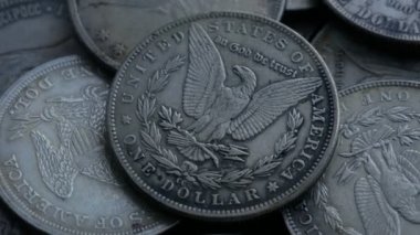 Bir dolar sikke yığını. Döngü 4k