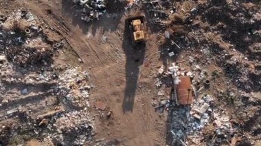 Çevre kirliliği. Ekolojik sorun. Gıda ve evsel atık depolama alanı çevresinde