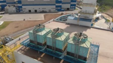 Fan koruyucu bir kasa olarak döner. Atılgan, endüstriyel havalandırma sistemi